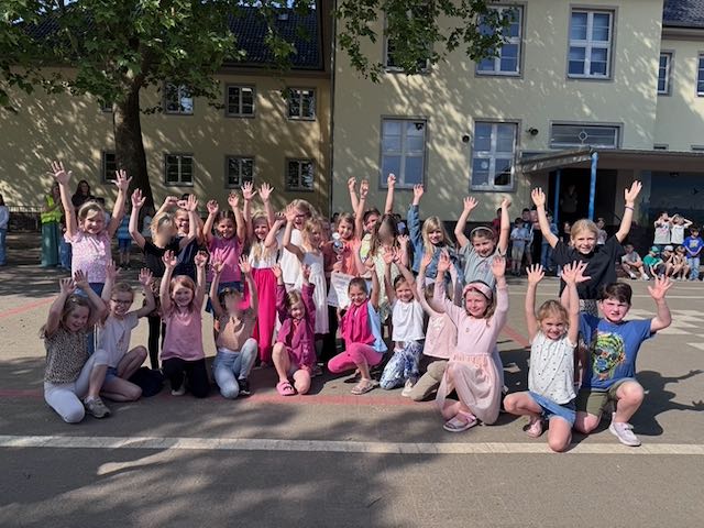 jubelnde Läufer-Kinder